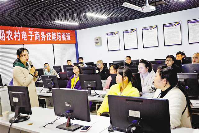 秀山縣電子商務(wù)產(chǎn)業(yè)發(fā)展領(lǐng)導(dǎo)小組辦公室 建起武陵生活館，農(nóng)特產(chǎn)品銷售不再難